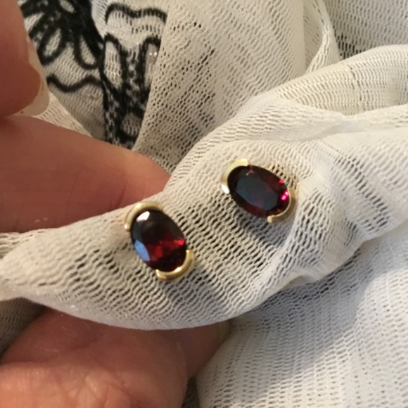 Vintage 14Kt Yellow Gold (7mm x 5mm) 2 Carat Oval Bezel Set Garnet Stud Earrings - Picture 2 of 12